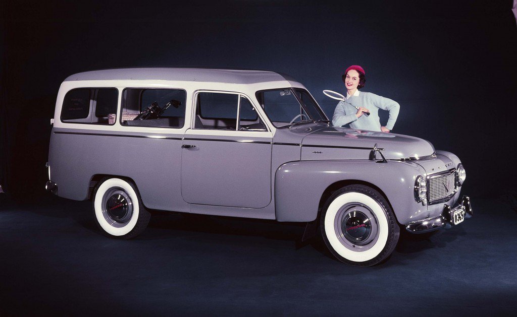 BetweenTheAxles's tweet photo. The #Volvo #PV445 #Duett mixed unibody and ladder frame construction. 6 pics: https://t.co/gopYaJP3EV https://t.co/GJxbAQI4zn