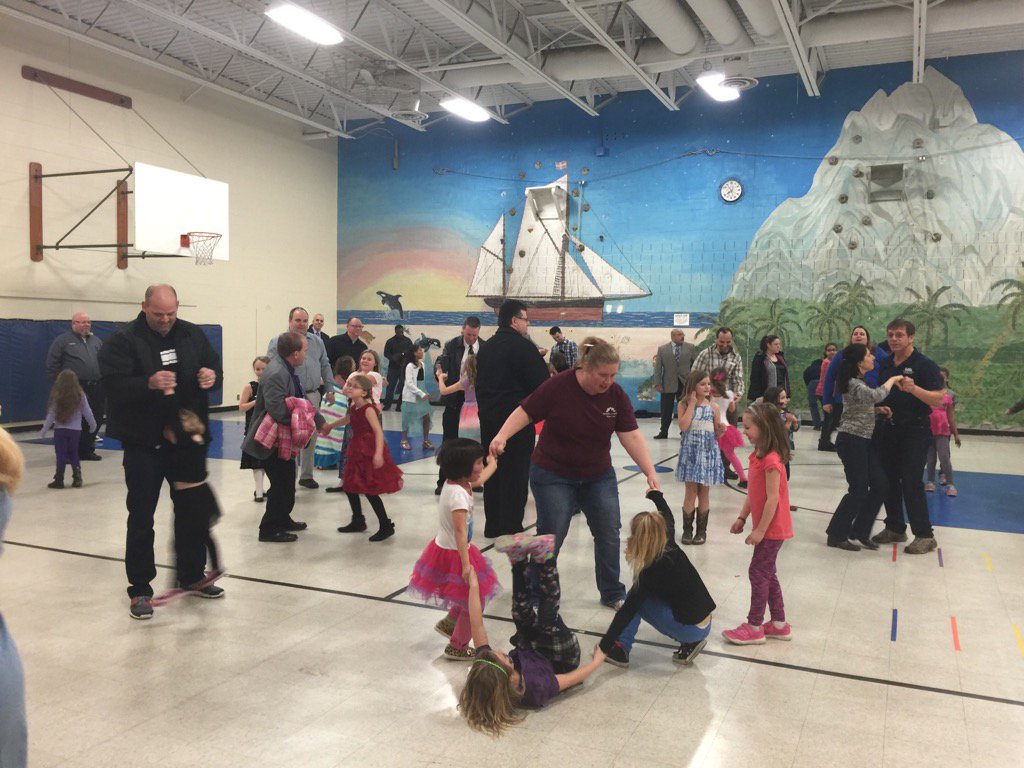 SheaReed's tweet photo. Tonight it was the girls' turn. 2016 #ChapelfieldES Girls' Gala!! https://t.co/3HvCXP1DCk