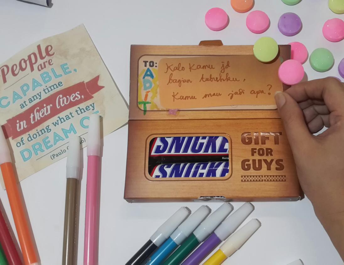 mantanebanggarr's tweet photo. Sayanggg @sav10u kalo km jadi bagian tubuhku kmu mau jadi apa? #snickersforguys @Snickers_ID @Indomaret https://t.co/5QzFpSen3i
