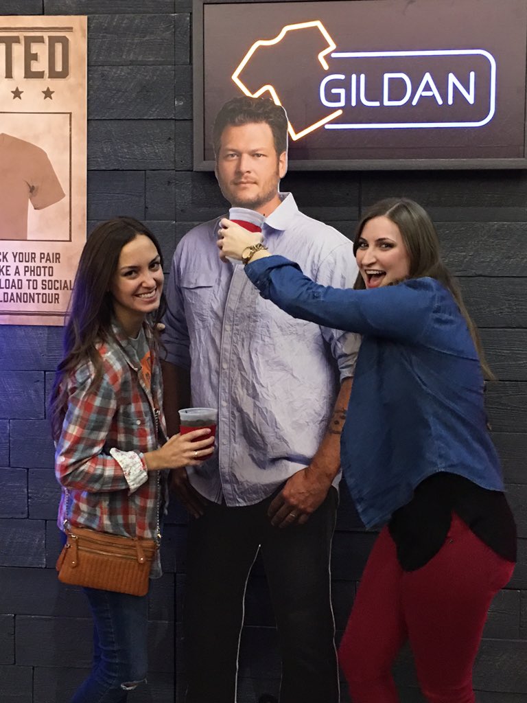 hLwise's tweet photo. #BSlouisville #blakeshelton @blakeshelton https://t.co/gYpSE0hBqU