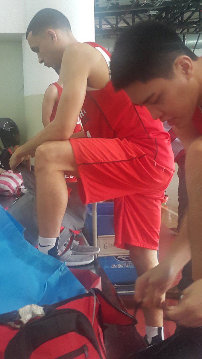 dbuzzketball's tweet photo. @kingchrisellis1 prepares for practice at ccf now https://t.co/9y4xSi7lCk