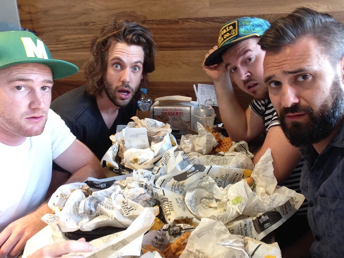 RIP #BurgerBoys 

🙏🍔💀⚰🙏

Fuck you <a href="/CarlsJrAU/">Carl's Jr. Australia</a>... We dead now.