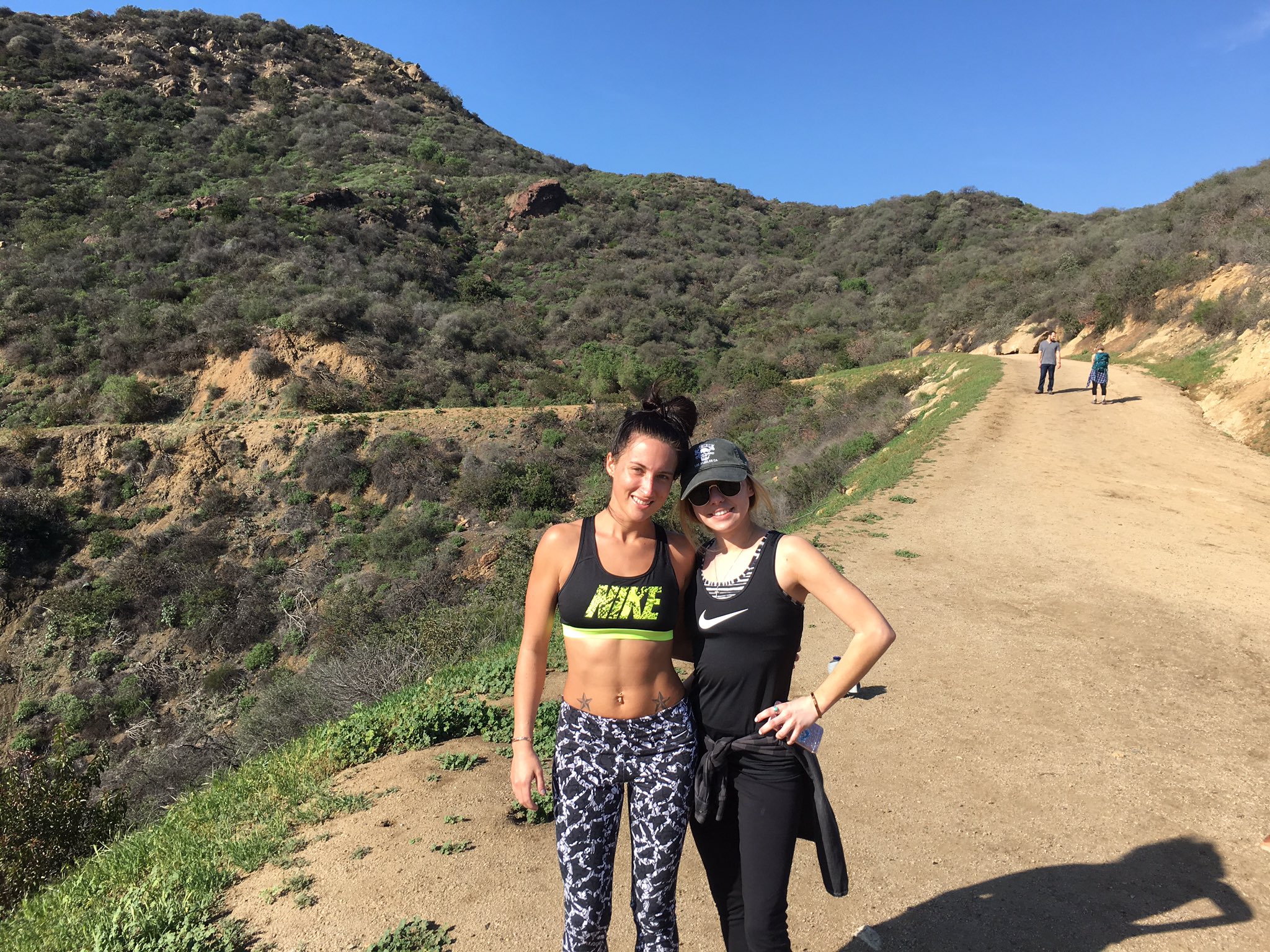 Hiking today with some good ppl 👌🏼 https://t.co/DiXqXeZFCc
