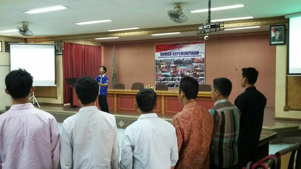 Opening ceremony..
Sultan usu academy..
:)