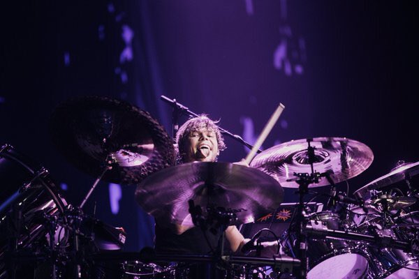 5SOS_Daily's tweet photo. Petition for Ashton Irwin to follow the people that RT this https://t.co/OjAjh8Hnhl