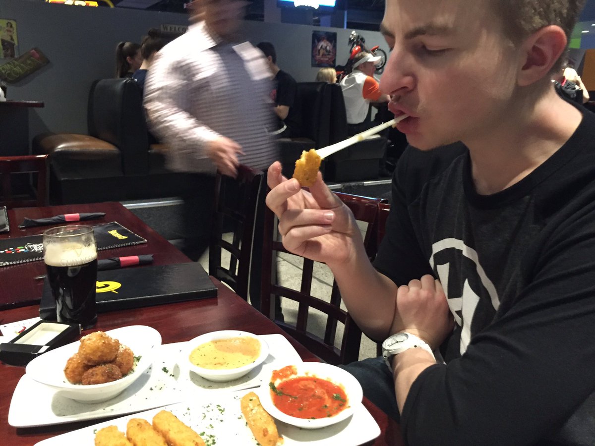minolta1034's tweet photo. Check out this classic @Greenskull on Mozzarella stick action @Nick_Mudry #datcheese https://t.co/yzyZ1YrZDb