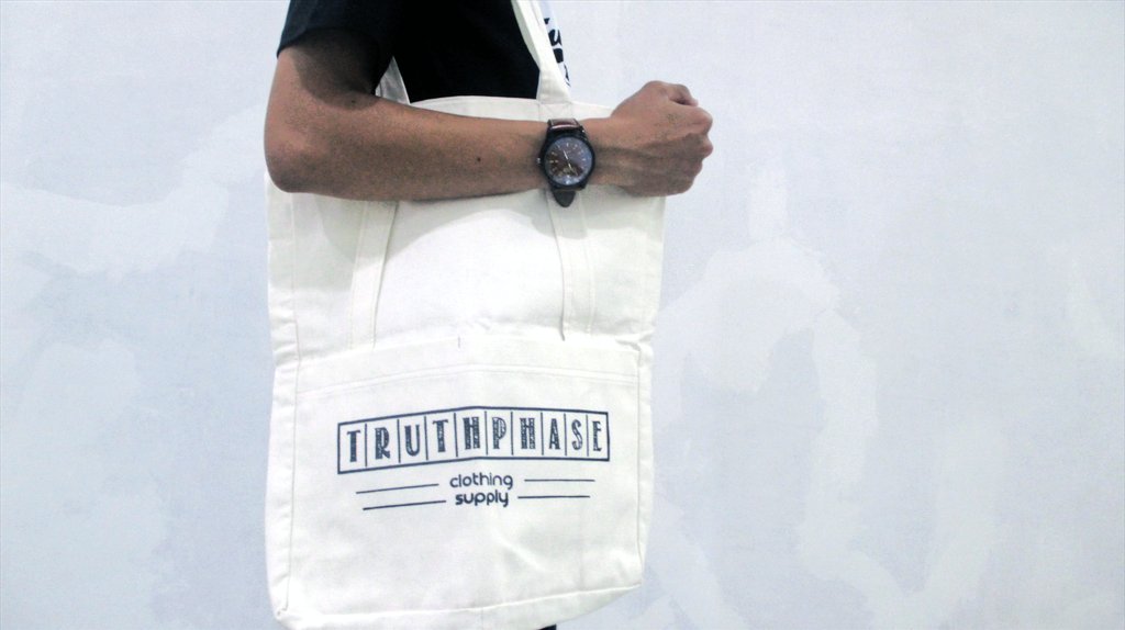 NEW ARRIVAL Natural white Totebag | Size 38X45 | Price 65.000.-