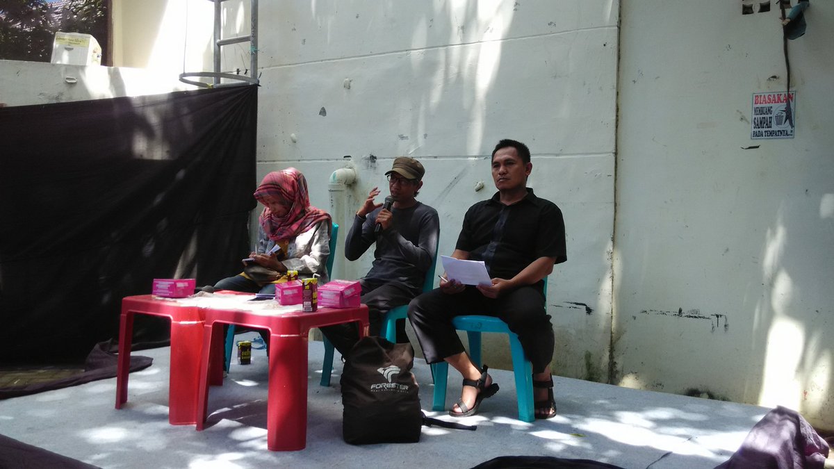 Dialog terbuka dengan tema "Mengapa Meneliti?", yang menghadirkan Ostaf al Mustafa dan Muhammad Neil, Sabtu (20/2).