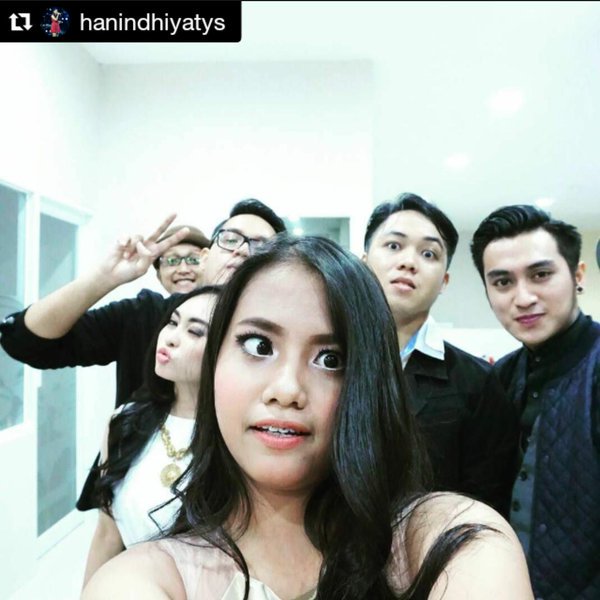 #LovelyFeb Np:<a href="/Hanindhiya_tys/">Haneen</a> -Yang Terbaik-Prod:<a href="/WarnerMusicID/">WarnerMusicID</a> Cc:<a href="/jalankarmel114/">Basrul Hutabarat</a> <a href="/Haninours/">Haninours OFFICIAL</a> <a href="/haninourbdg/">Haninours Bandung</a>