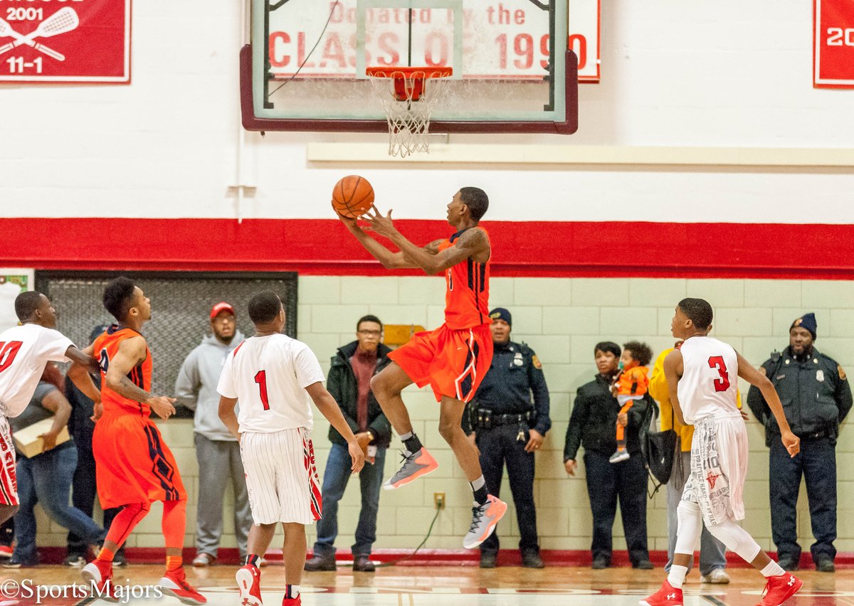 SportsMajors's tweet photo. @PolyBoysBball @Dreperry22 finished with 20 pts 10 rebs in 76-66 OT win against @EDMONDSONHS Chaz Colliet had 20 pts https://t.co/iVrbluMahK