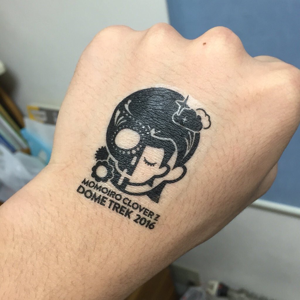 たいが 氣志團万博まで現場無 札幌ドーム初配布ですがよろしければもらってください ドームツアーロゴタトゥーシール 30枚用意してあります Rtした人全員フォローする 拡散希望 モノノフさんrt Mcz Dome Trek 札幌ドーム T Co