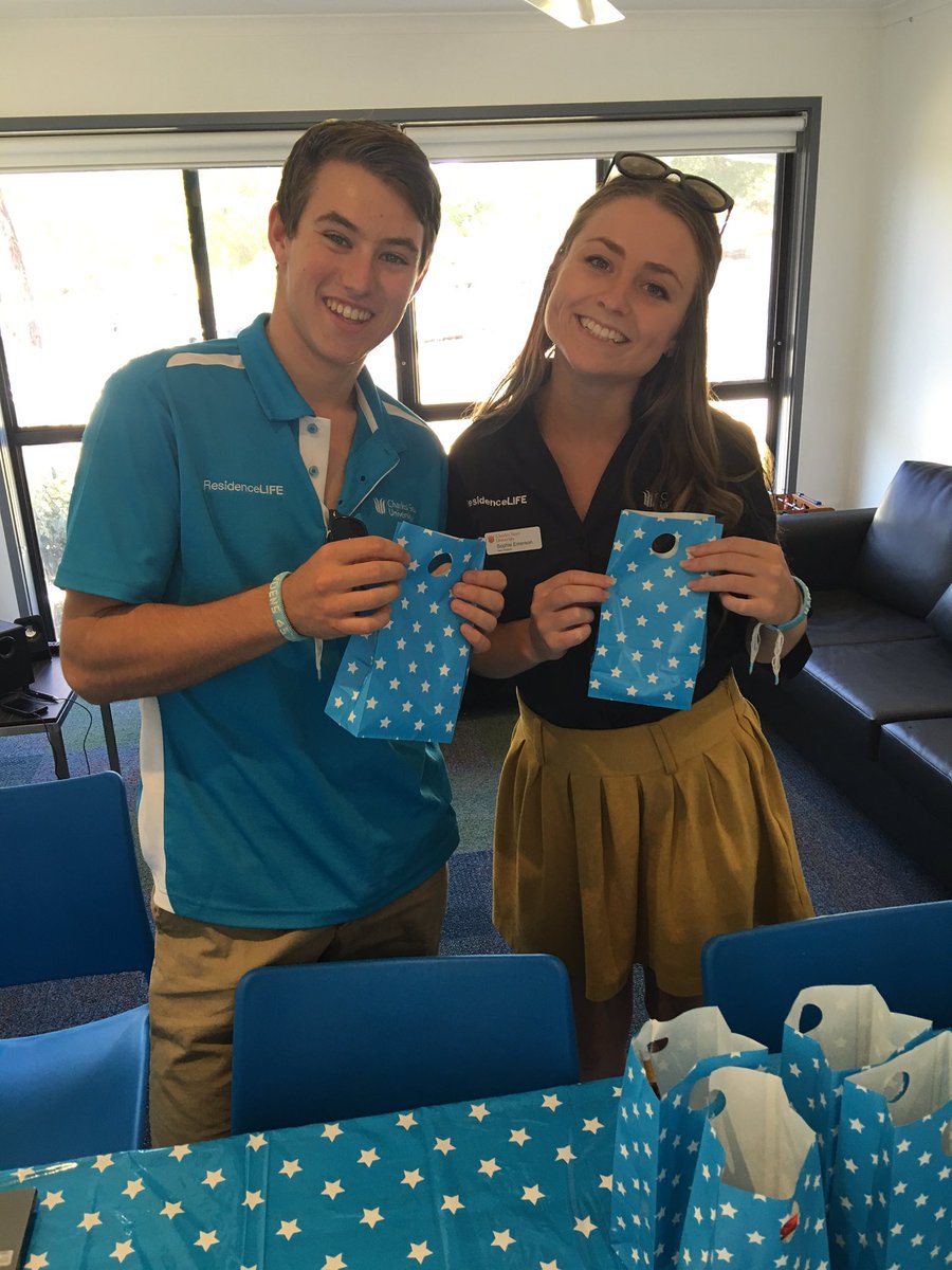 hungappa's tweet image. RA Will and Head Resident Sophie welcoming students moving onto campus today! #Wagga #CSUoweek
