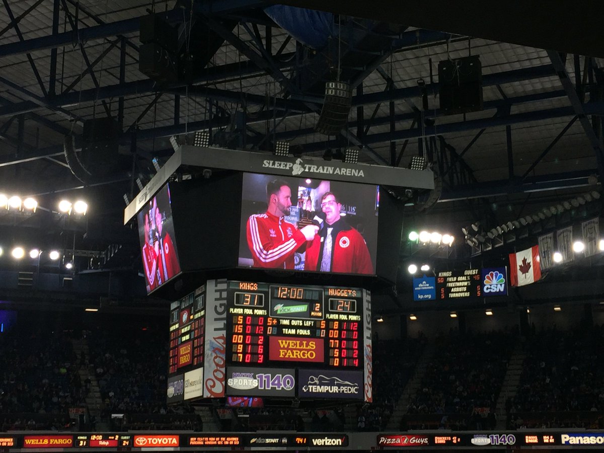 CityYearSAC's tweet photo. @CityYear showing up strong at @sacramentokings game. #sacEDCollab w/ @tfasactown @svpsacramento @collegetracksac https://t.co/sL2JEbQ6Kx
