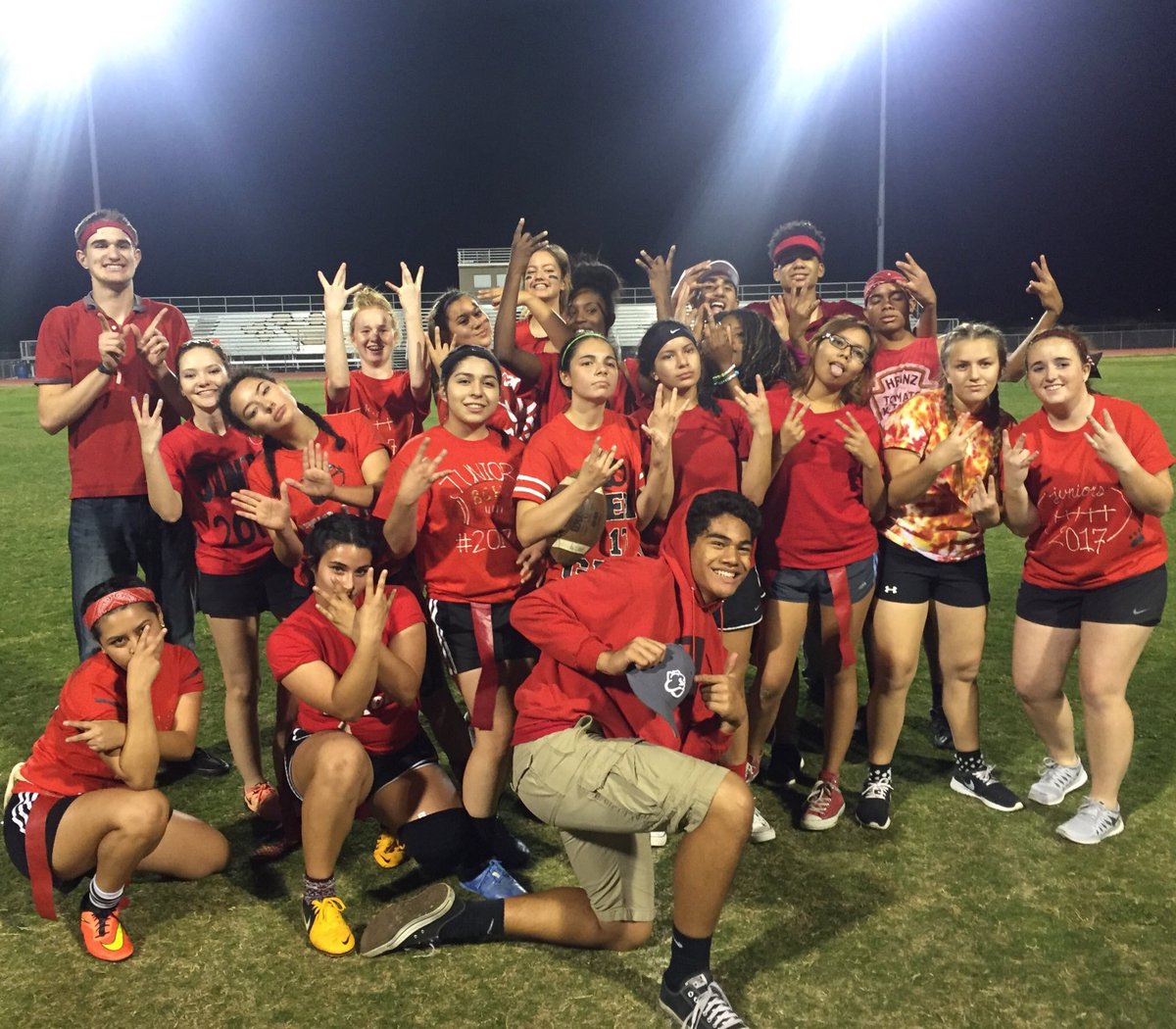 delao_ali's tweet photo. AAYY proud to be a Junior tonight! We took that W! #powderfuff #2017 great job to the seniors❤️ https://t.co/HrNOKEX2qM