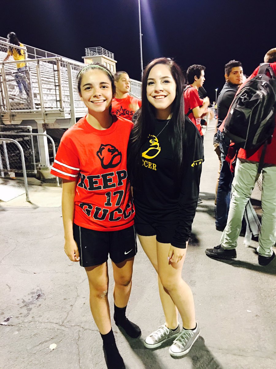 delao_ali's tweet photo. AAYY proud to be a Junior tonight! We took that W! #powderfuff #2017 great job to the seniors❤️ https://t.co/HrNOKEX2qM