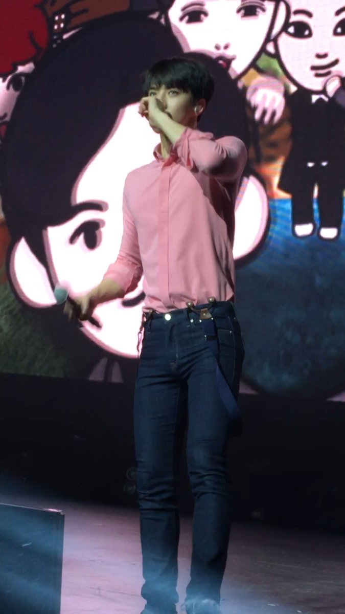 sehunspics's tweet photo. A KID https://t.co/CX4526f80h