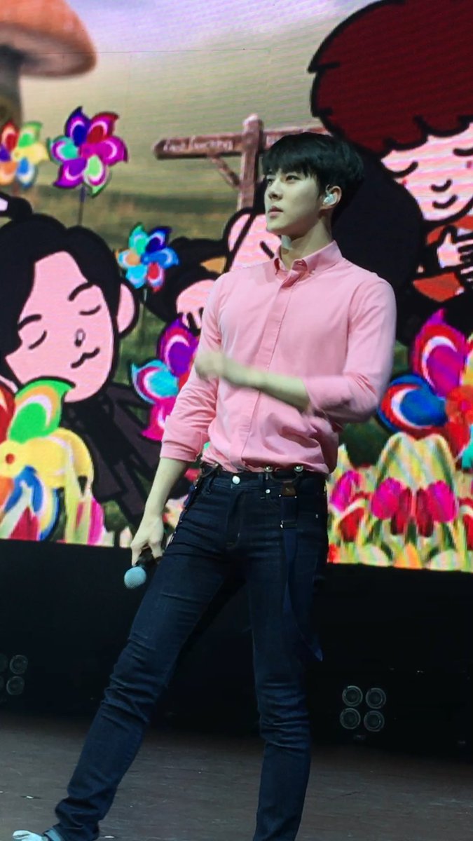 sehunspics's tweet photo. A KID https://t.co/CX4526f80h