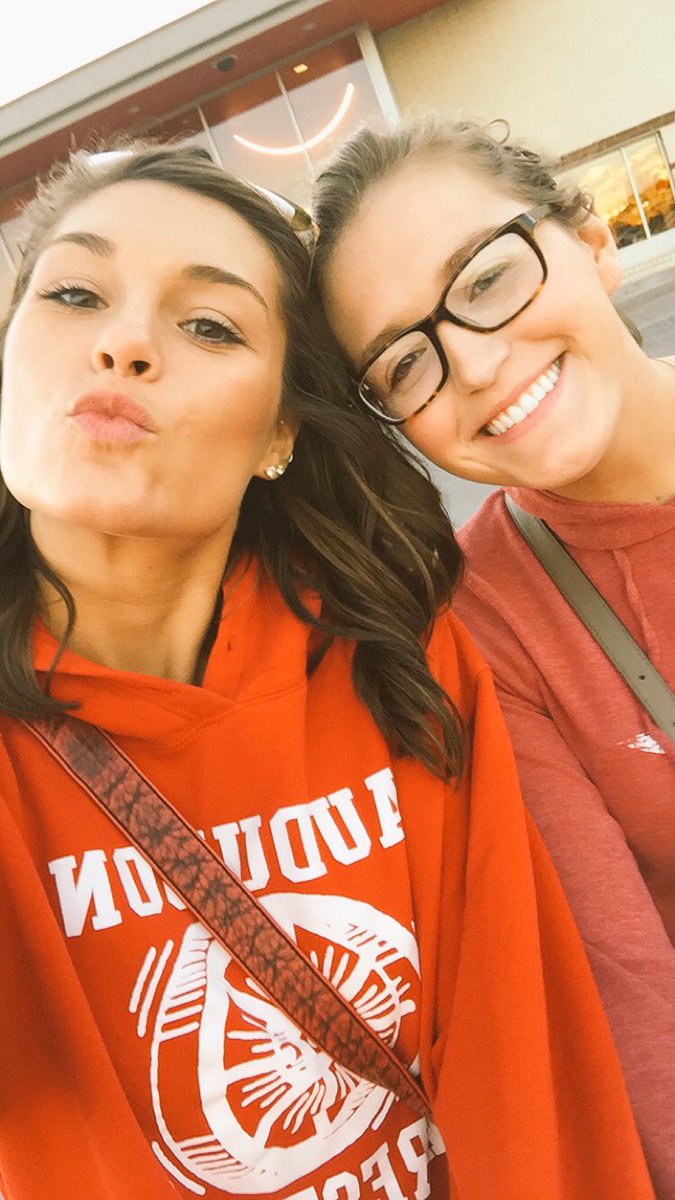 mariaruthjones's tweet photo. There's no better feeling than being at your favorite place with your favorite person. #Target @chelsrice 👭🔴💸 https://t.co/9sOtgklnfY