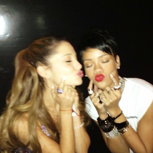 AGLatest's tweet photo. #HappyBirthdayRihanna 💞 https://t.co/4TFJMLe9MK