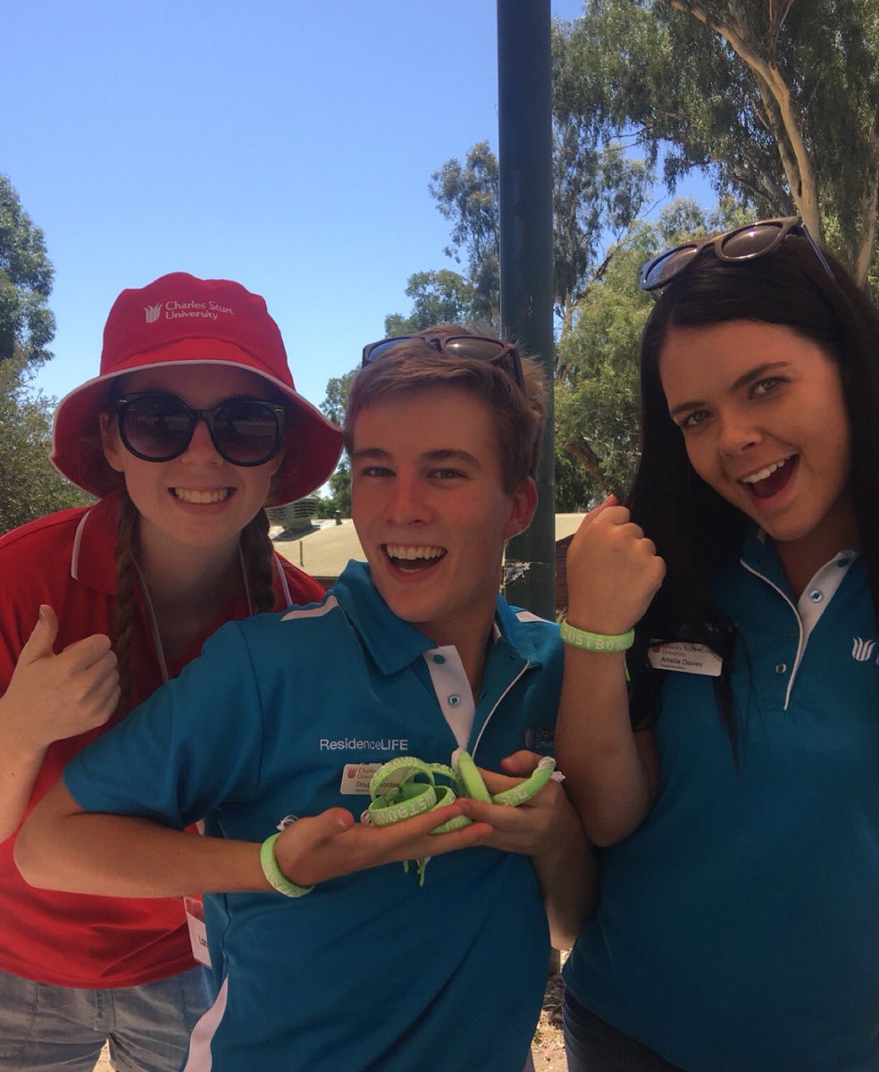 hungappa's tweet image. Dustbowl RAs Dougal and Amelia feat. OWeek Leader Lauren chillin out meeting and greeting! #CSUoweek