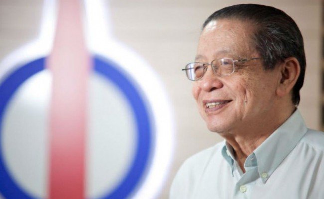 roketkini's tweet photo. RENCANA: Hari jadi Lim Kit Siang 75 tahun: Tokoh perpaduan bangsa Malaysia https://t.co/IBcwN2UBS4 https://t.co/9Zkjbno2hL