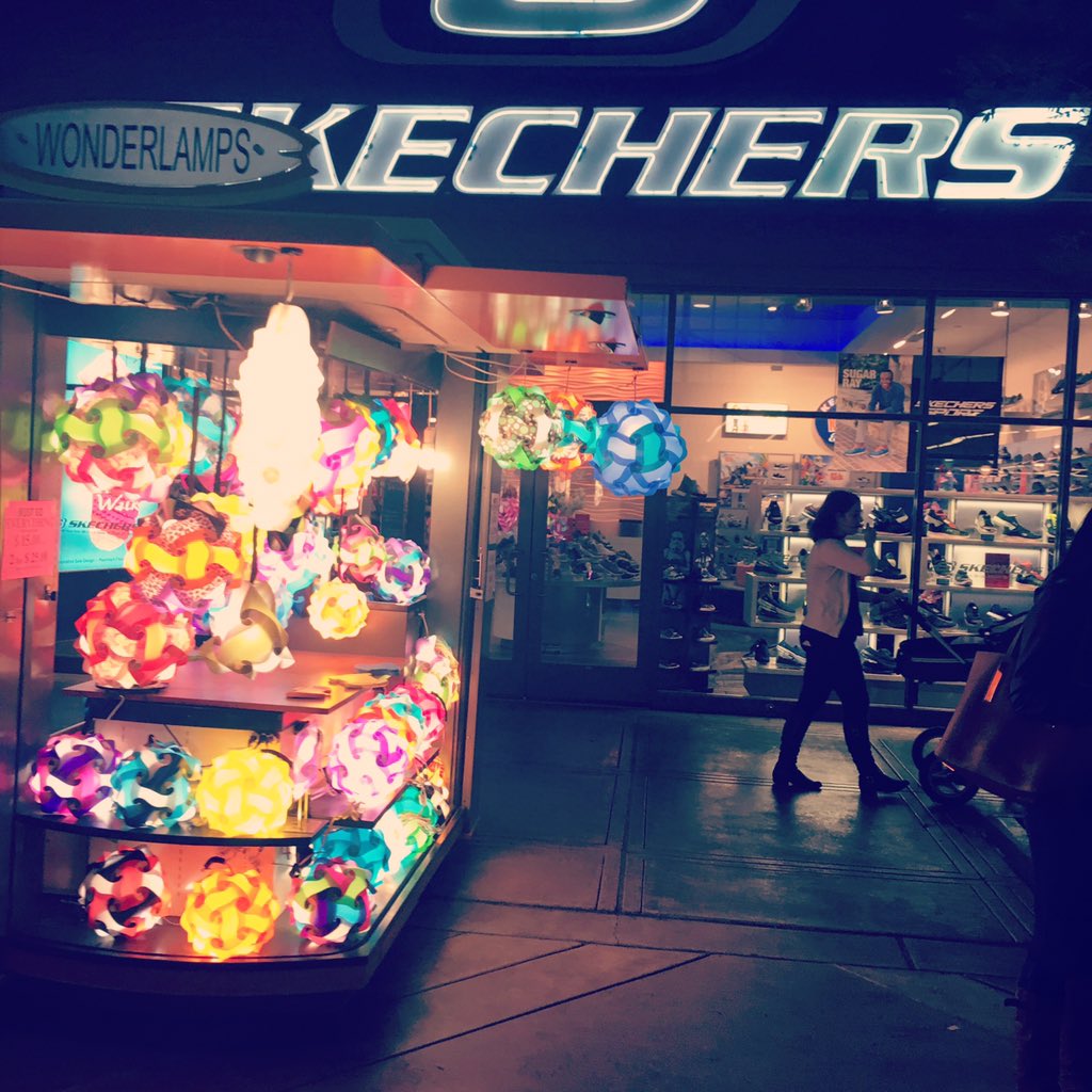 Andy2Dylan's tweet image. When u walking alone on Valentine's Day #sad#godd#weired