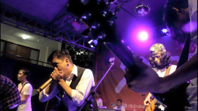 vocalis kita saat featuring with @PRIDEOFPARENTS_  kembali gilaaaa