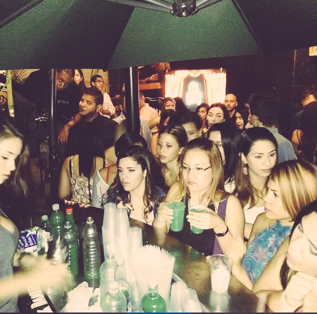 El Teatro Bar tweet media