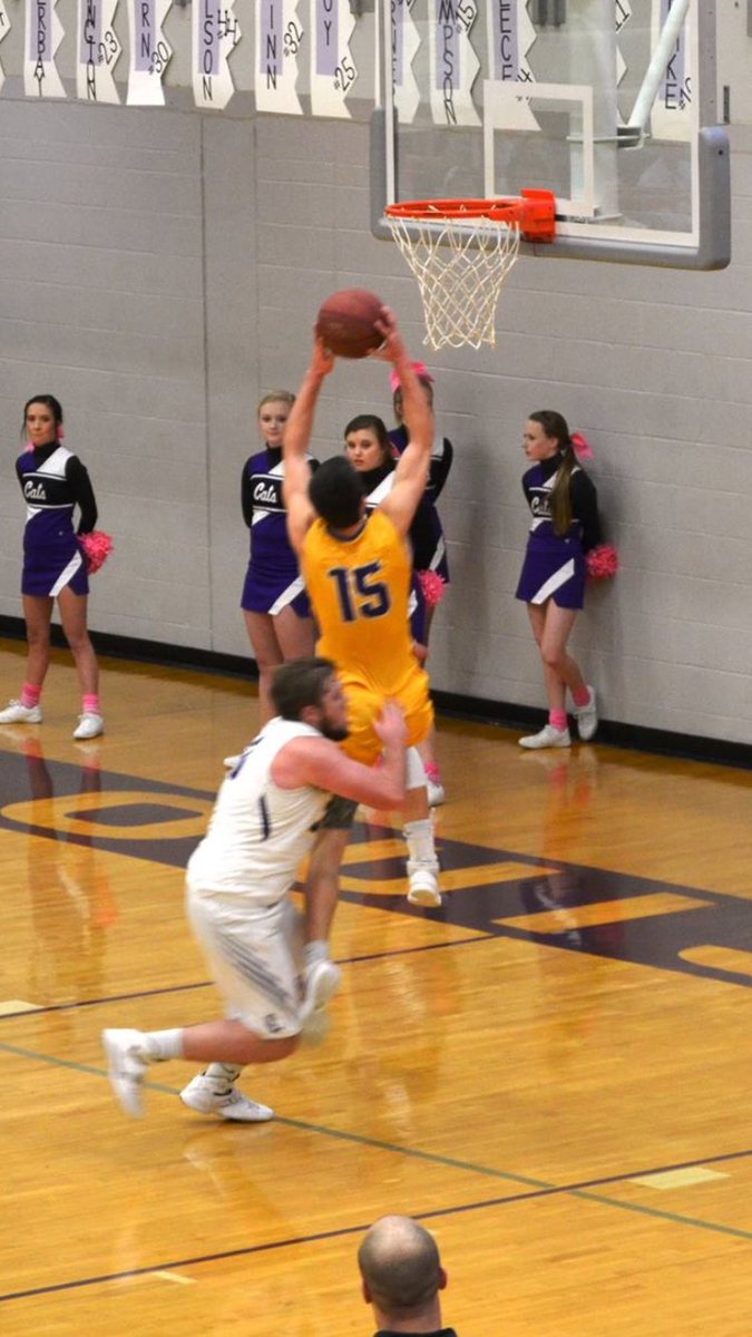 FakeHughes15's tweet photo. Whenever you're so stupid you forget it's basketball and switch to football. https://t.co/ZkHQdhuI5i
