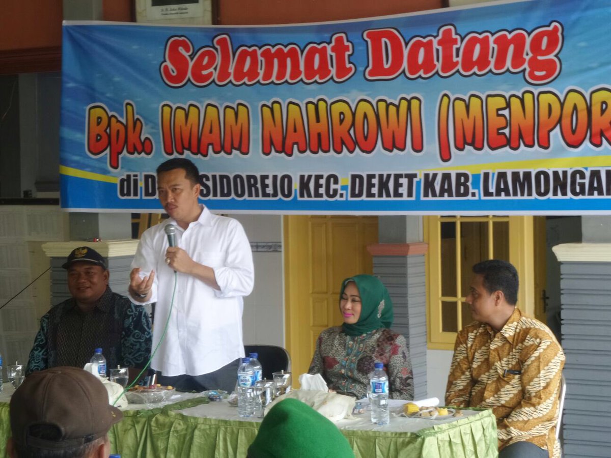 imam_nahrawi's tweet photo. Lapangan desa harus memiliki manfaat untuk olah raga masyarakat @Sahabat_LMG @infoLMG https://t.co/fQc30RYlu1