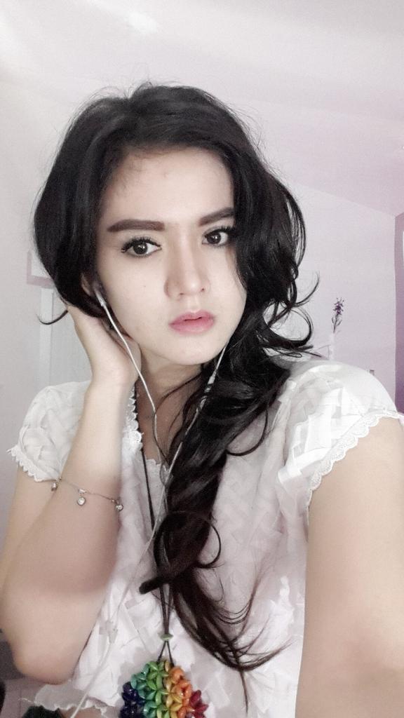 fransisca2403's tweet photo. Siangg sahabat Sandy... mainn keroom Sandy_buLbeta yukk cuma di https://t.co/J2M7z3FWCZ sampe jam 3 sore.. https://t.co/mW5pUlgplo