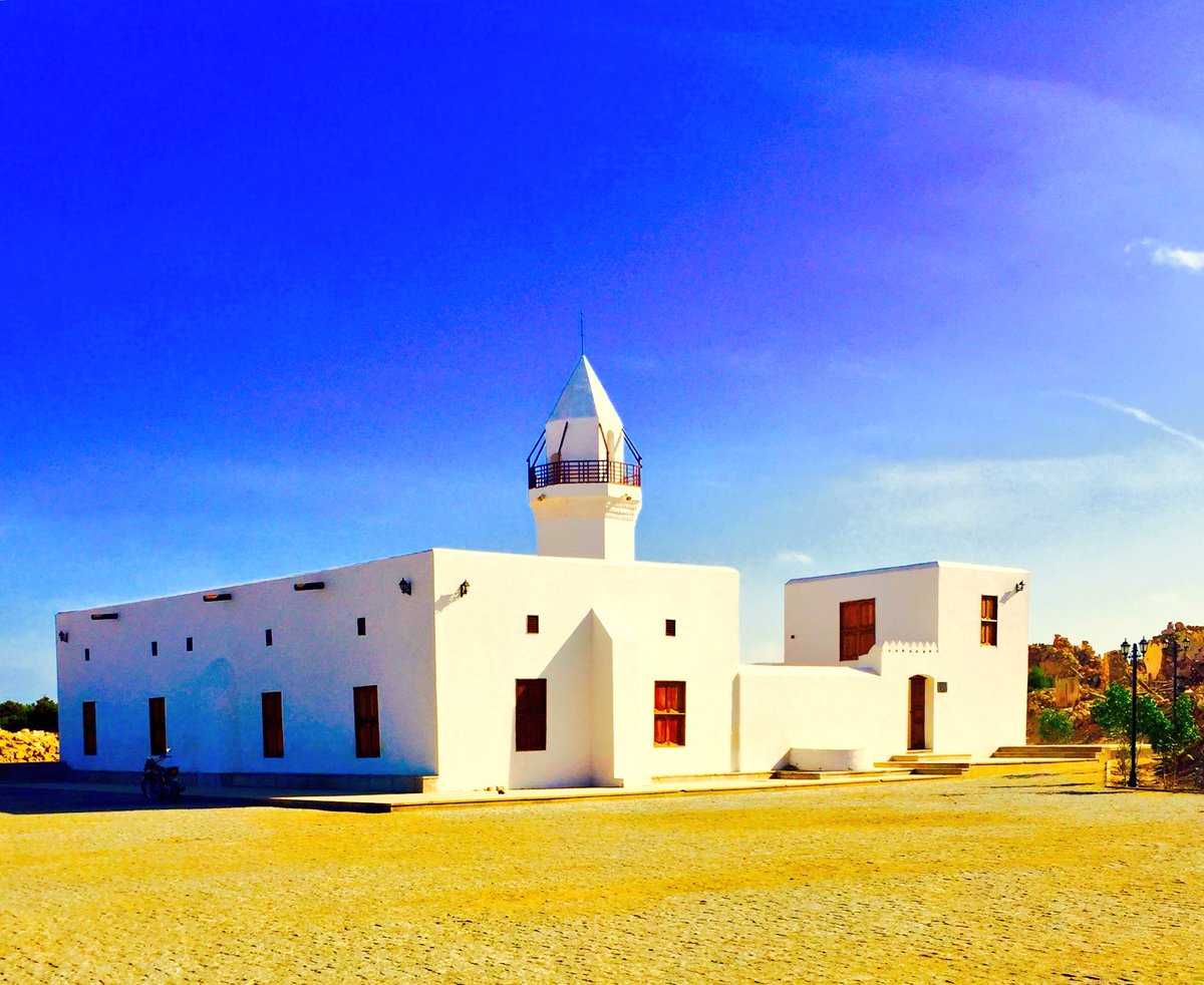 AlmuznMohammed's tweet image. #portsudan journey #Swakin 
#localarchitecture #8
Mosque pics at &quot; Osman digna Island &quot; 💕