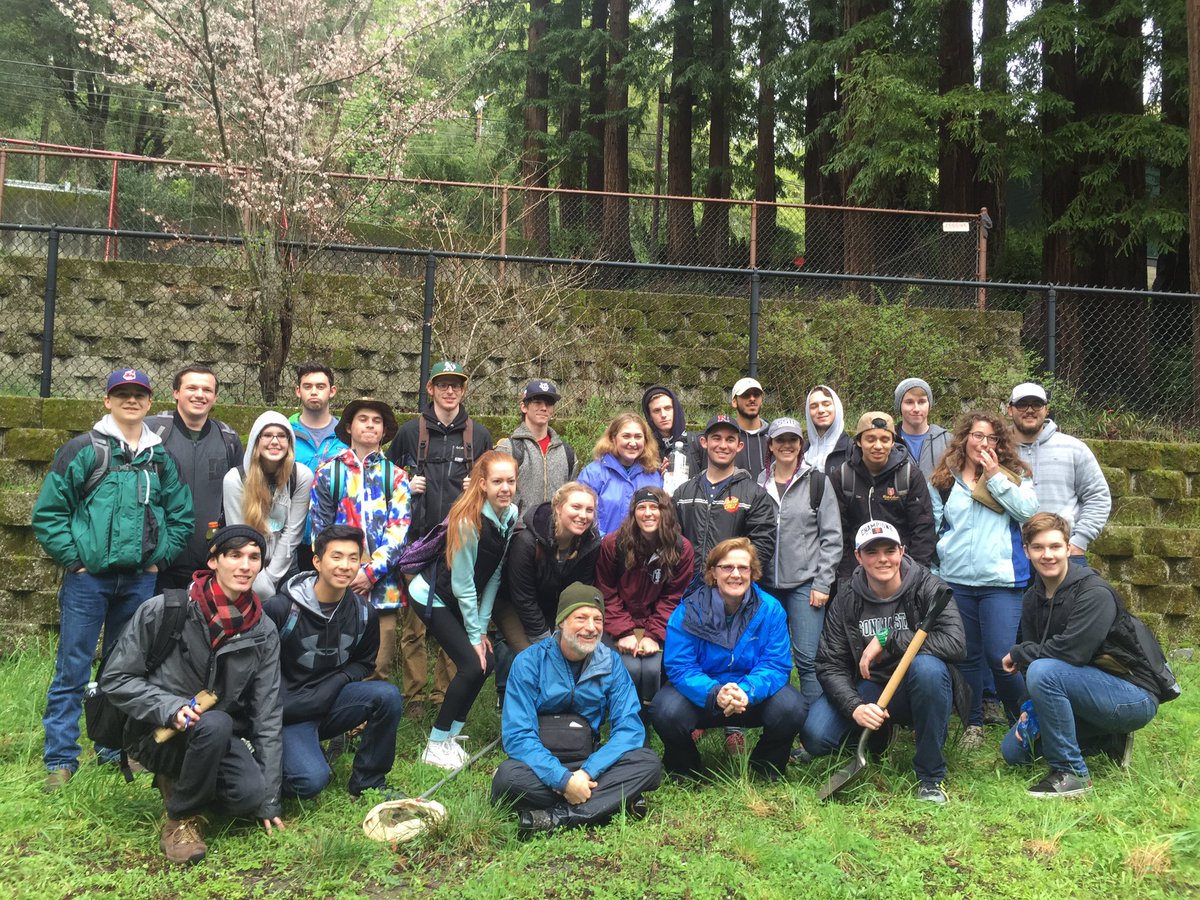 #SCI120 A Watershed Year #sonomastateSST Took students out to do some observational data taking trials. Get outside!