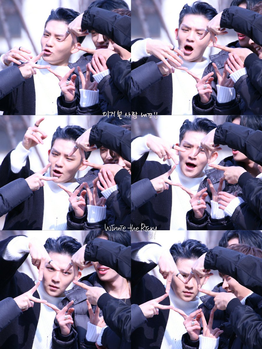 오늘 미니팬미팅에서 신박한 포즈로 단체사진 찍은 아이돌.jpg | 인스티즈