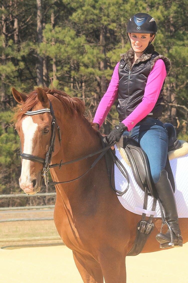 Atwell_dressage's tweet photo. #2kgrey #atwelldressage #onekhelmets #blackcountrysaddles #kwpn #dressage #fei #2kgreyambassador #stabletostreet 😍❤️ https://t.co/5SSYAtIhX6
