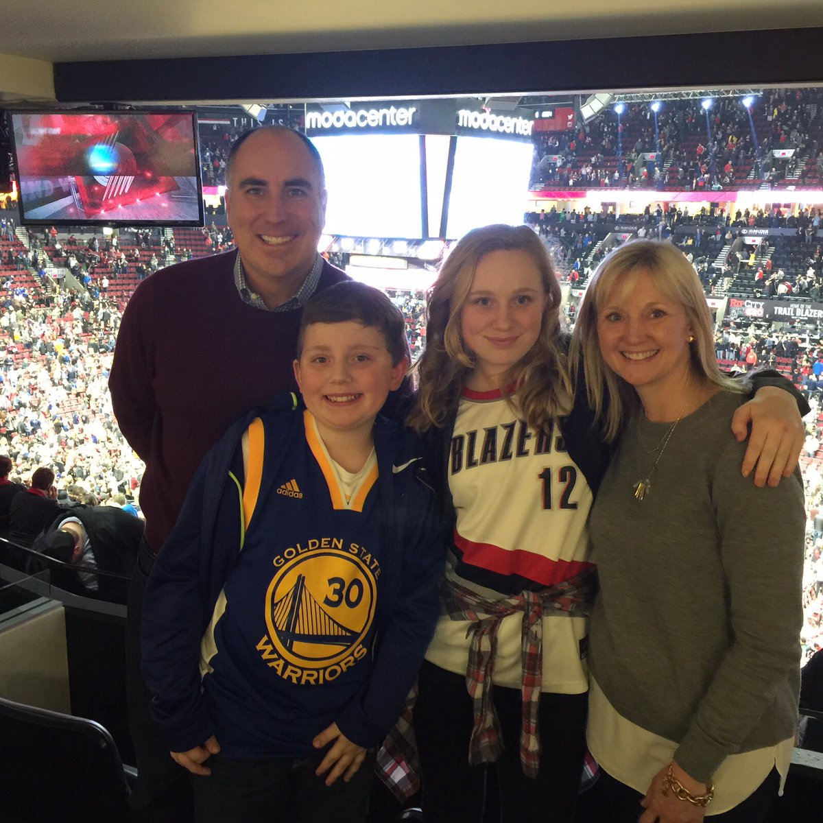 ItsMassari's tweet photo. Had a great time @ModaCenter @trailblazers game, thank you @robertldove @RipCityRadio620! #SplitFam https://t.co/nMgzgFjiDV