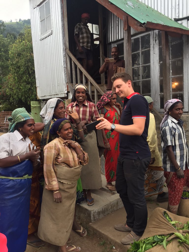 #bollywoodtea Arslane fait découvrir Tinder aux 4 coins du monde... #india #INPA