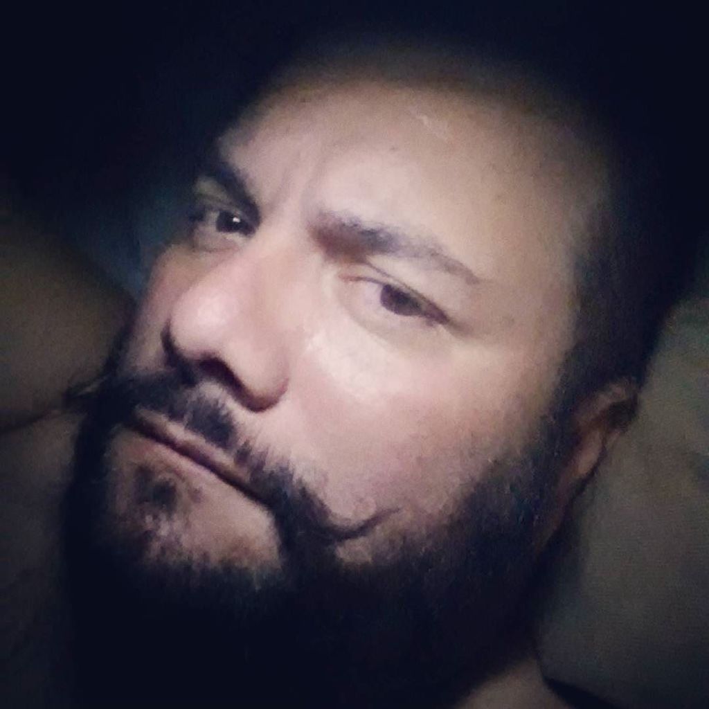 CarlosSerna's tweet photo. Ahora si a a descansar! #yo #beard #bear #oso #chubby #mexicanbeard #mexicanchubby #bearscubsandbeards #beardsofins… https://t.co/hDTch05H9w