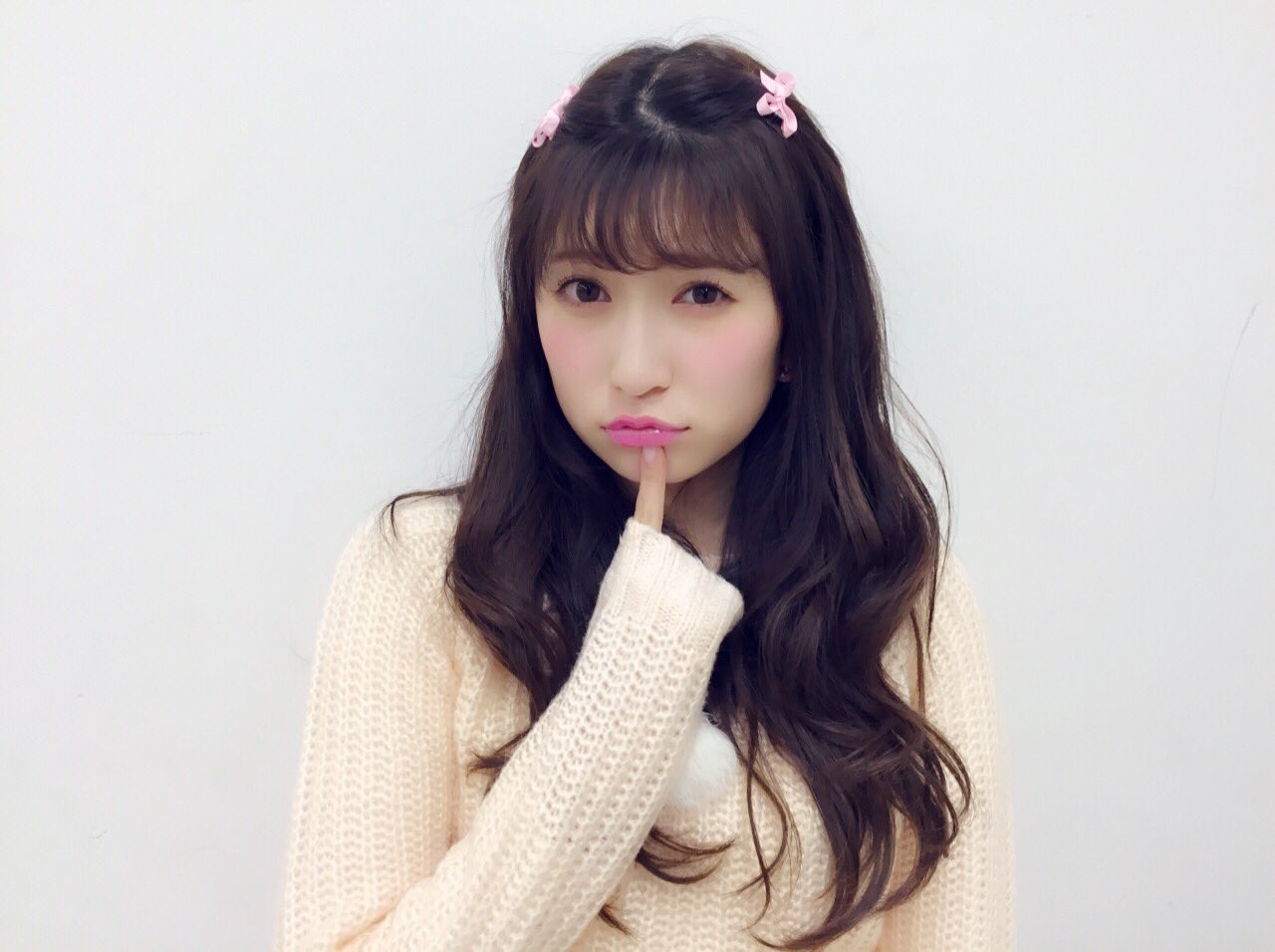 吉田朱里 Yoshida Akari 今日は雑誌larmeを意識した メイクと服装にしてみたよっ ちゃんとlarme系女子になりきれてる 笑 この春のメイクは 青みピンク推してこー T Co Kls9x3mc8p Twitter