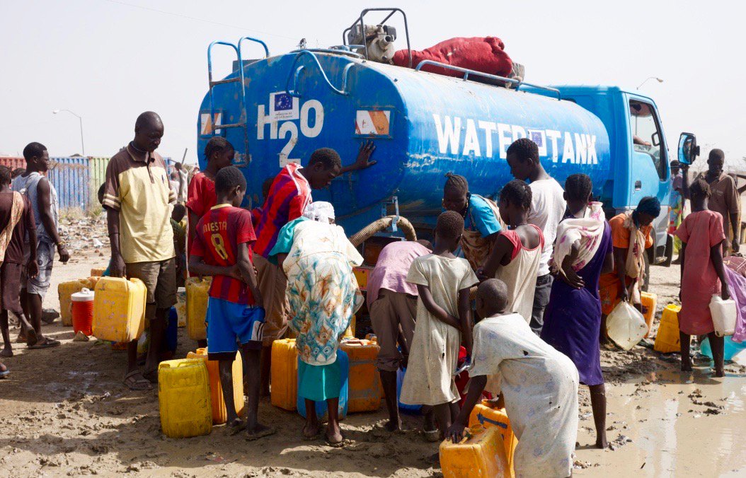 On 19 Feb IOM emergency teams provided 178,000 liters of water to families in  #Malakal PoC <a href="/eu_echo/">EU Civil Protection & Humanitarian Aid 🇪🇺</a> @theOFDA !