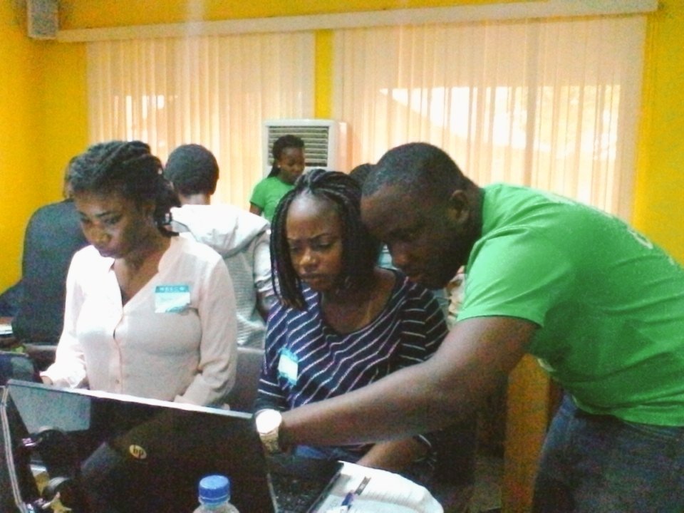 DjangoGirlsLAG's tweet image. #SpeakPython #Mentor @Saynt_Han showing his team the #django way