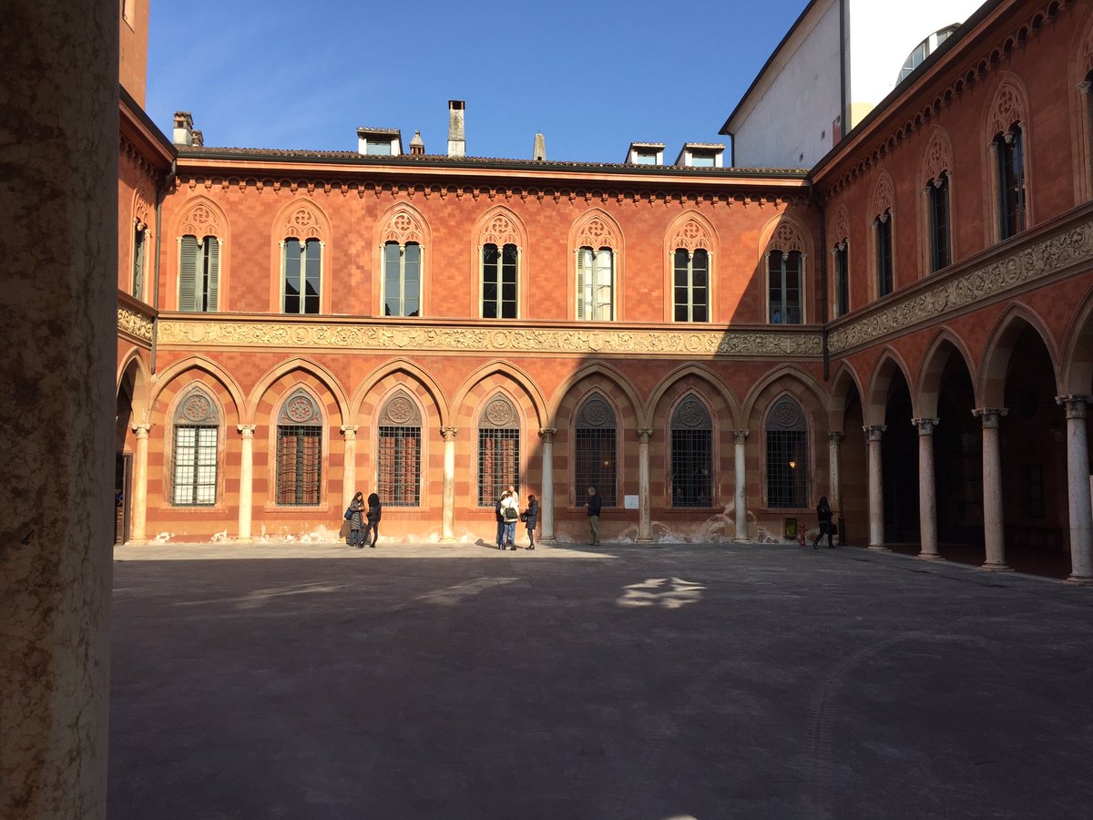 ifitwasyourdog's tweet photo. Back in Cremona, Italy lecturing on respiratory cancer course #SCIVAC @fitzpatrickref Amazing location https://t.co/C5DEjfPTHj