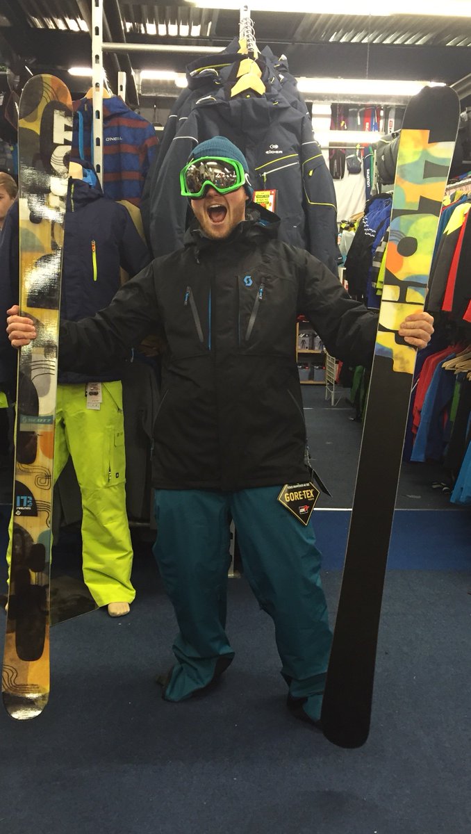 SkiPlusTweets's tweet photo. Ski Plus team wearing their favourite outfits! #skiplus #skiwear #poivreblanc #scott #Daniese https://t.co/YoWomcmVYT