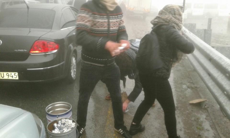 metcihan's tweet photo. direnişten güzel haberler var.. hopalı gençler polisin biber gazı stoğunu uçurumdan aşağı atmış 
#ArtvinDireniyor https://t.co/pGDOcOJhni