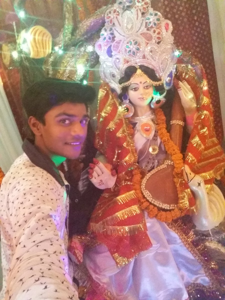 Gaurav__jaiswal's tweet photo. #Throwback ☺
#Saraswati_pooja 😀
#Great_fun 😂
Yahhooo 😅 https://t.co/kuzI3ormO4