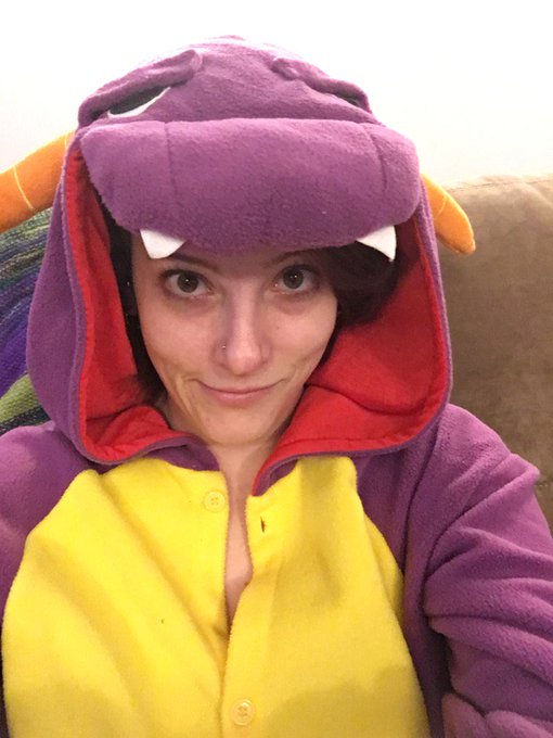 This weekend I am a dragon 😌 https://t.co/LCDKtp1TdC<a href="/tag/moveonkel"class="tags"><span>#moveonkel</span></a><a href="/tag/vanityfail"class="tags"><span>#vanityfail</span></a>
