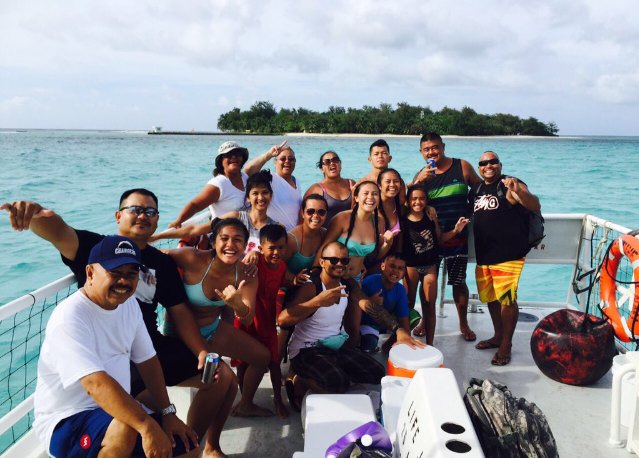 johannaavr_'s tweet photo. Can we rewind to summer 😩 #BokiFamily @_delacruzanna @antwonyyy https://t.co/TZ3ds4SluW