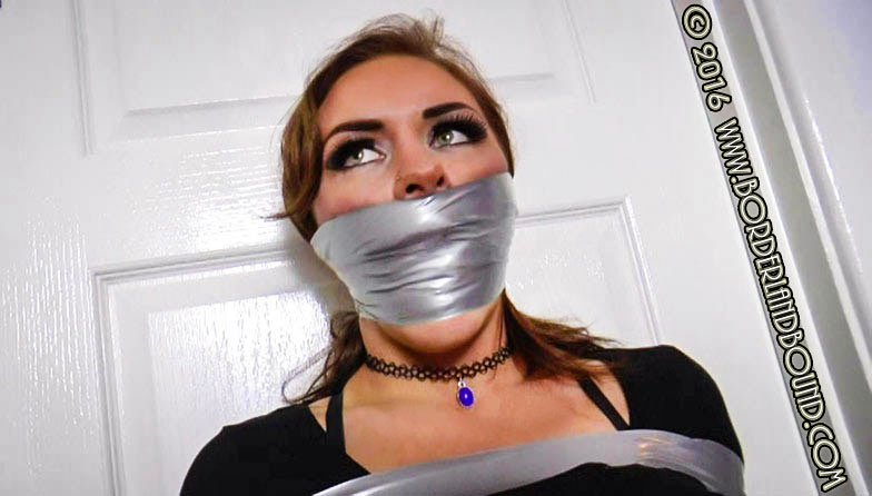 Tape wrap gag - 🧡 Девушку обмотали клейкой лентой с кляпом во рту в ванной...