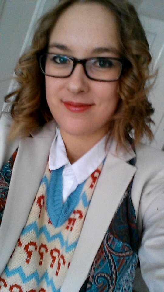 blueflamingocp's tweet photo. Good morning from the 6th Doctor! #cosplay #doctorwho https://t.co/yO3D6HHWUm