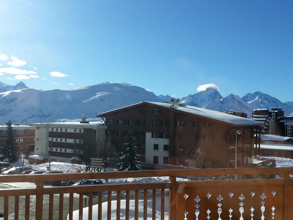 JuniorFreemens's tweet photo. Junior school ski trip 2016 - the morning of our last day in alpe d'huez. Bags packed & breakfast done #CLFSski2016 https://t.co/oVWKJPkPF3